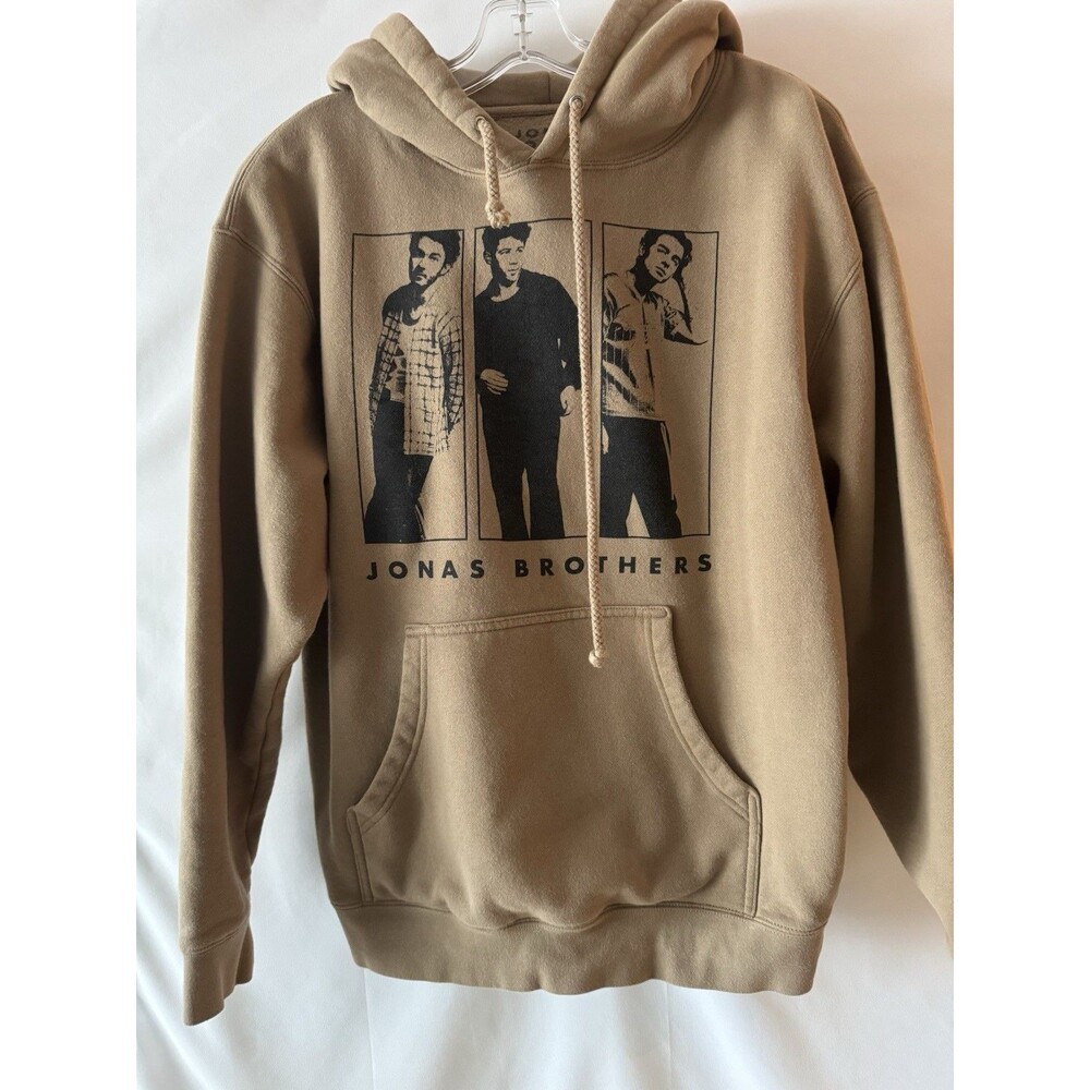 🎶 Jonas Brothers 2023 Tour Hoodie Sweatshirt Size Medium Tan